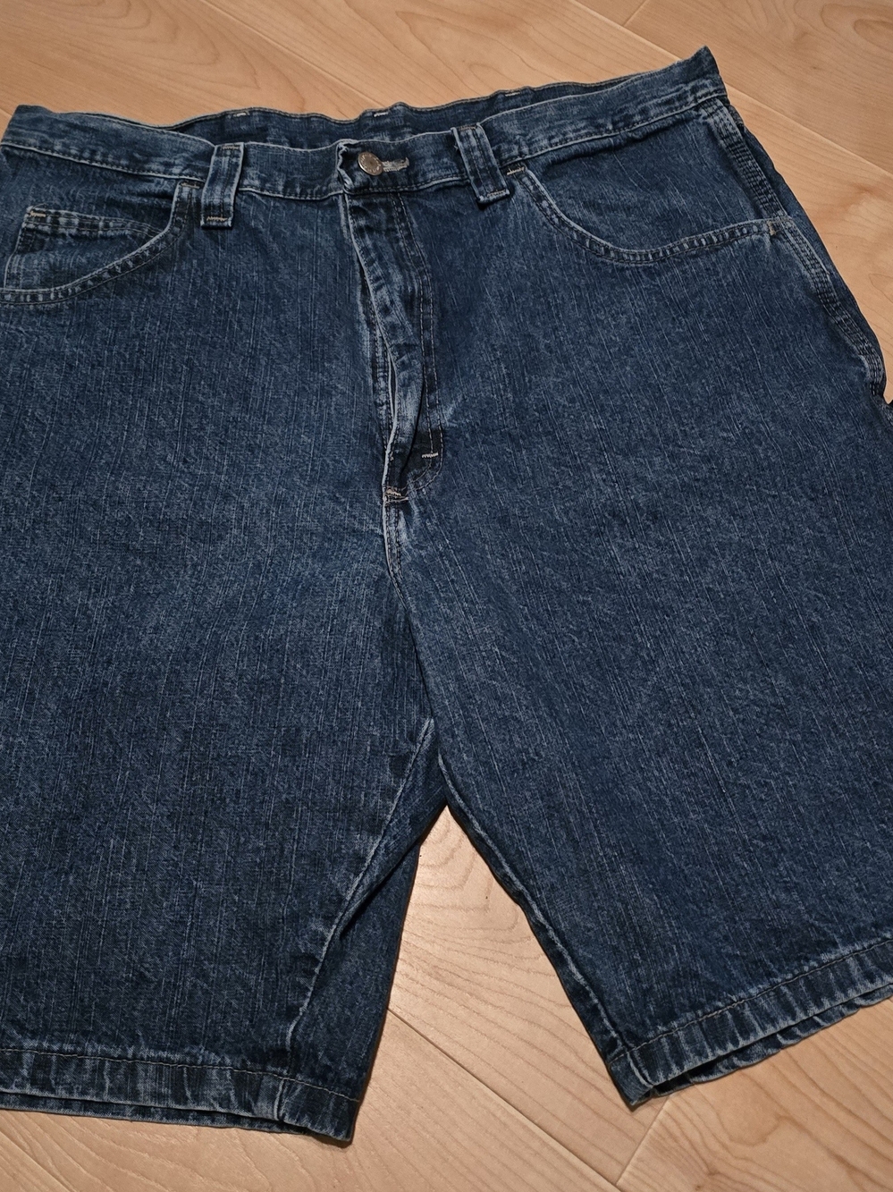 Wrangler Men’s Blue Dark Wash Denim Carpenter Shorts Cargo Pockets Logo Size 36